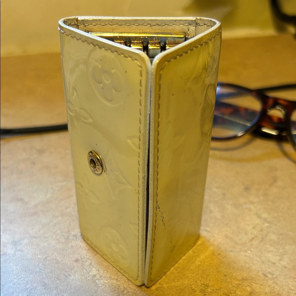 Louis Vuitton Beige Monogram Key Case - Picture 5 of 5